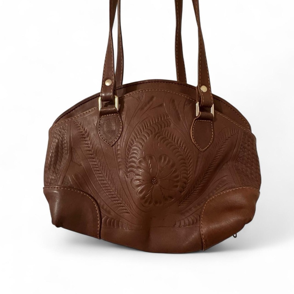 Elegant Embossed Leather Shoulder Bag